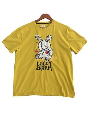 BKYS Men's Yellow 'Lucky Charm' Graphic Short Sleeve Tee
